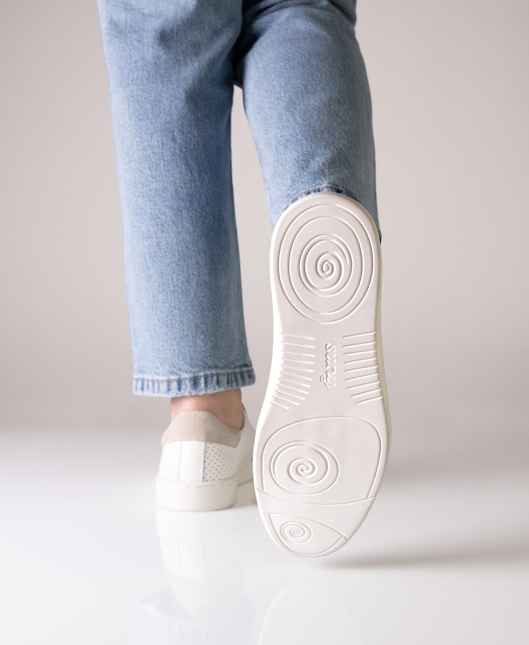 Anna kern 7020 Womens dance sneaker beige / white